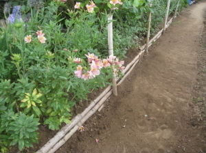 資材 花壇の土留め 菜園おじさんのエコ野菜づくり